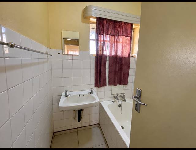 3 BEDROOM HOUSE FOR SALE IN VANDERBIJLPARK CE 2